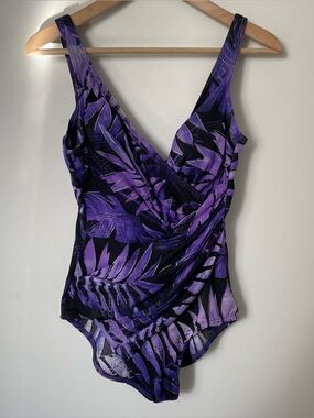Miraclesuit Caliente Tropical Revele One-Piece Purple Palm Tree Print Size 10